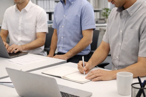 Men’s bamboo fiber short sleeve shirts used as corporate casual uniforms